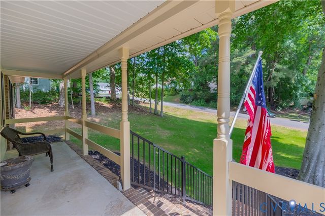 9741 Ashworth Dr, North Chesterfield, VA 23236