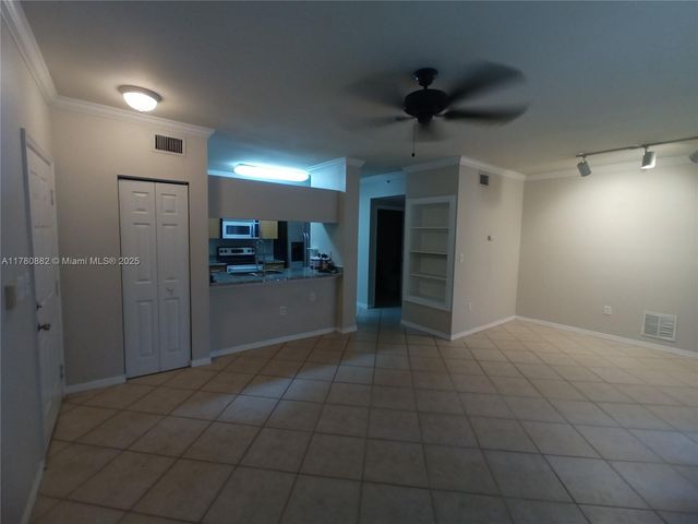 6410 Emerald Dunes Dr 206, West Palm Beach, FL 33411