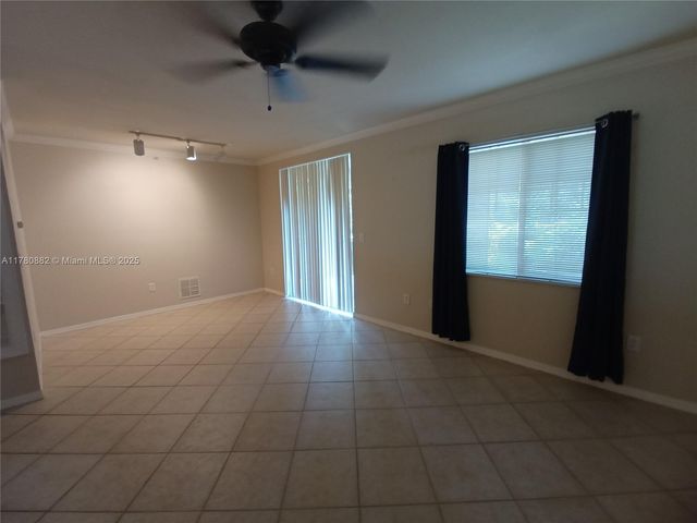6410 Emerald Dunes Dr 206, West Palm Beach, FL 33411
