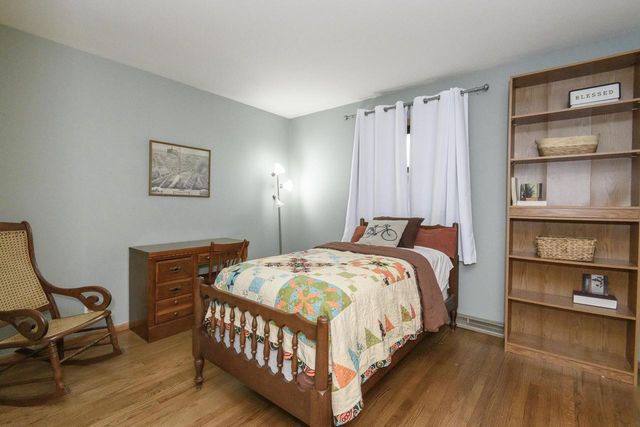 N10W23564 Robinhood COURT, Waukesha, WI 53188