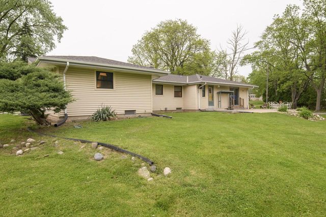 N10W23564 Robinhood COURT, Waukesha, WI 53188