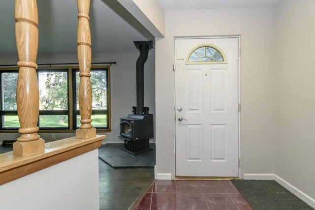 N10W23564 Robinhood COURT, Waukesha, WI 53188