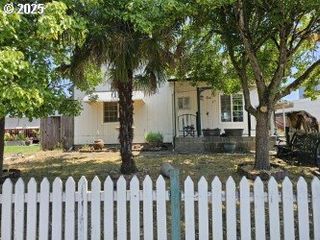 187 37TH St, Springfield, OR 97478
