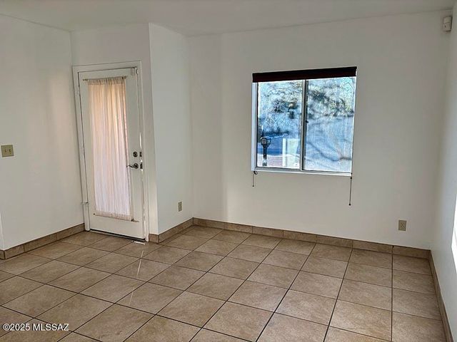 2742 N Fair Oaks Avenue, Tucson, AZ 85712