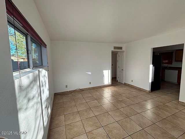 2742 N Fair Oaks Avenue, Tucson, AZ 85712
