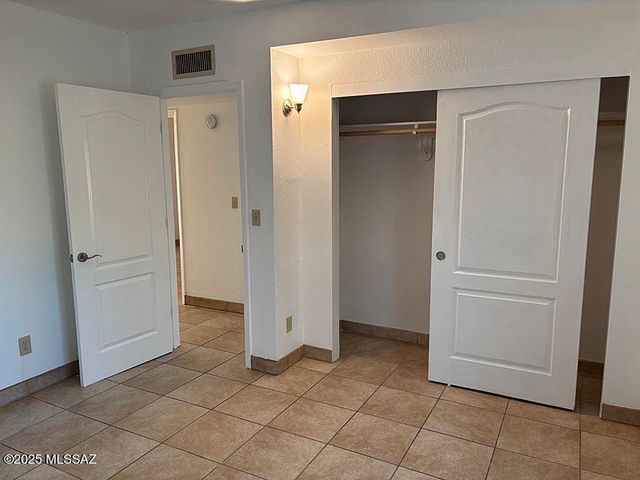 2742 N Fair Oaks Avenue, Tucson, AZ 85712