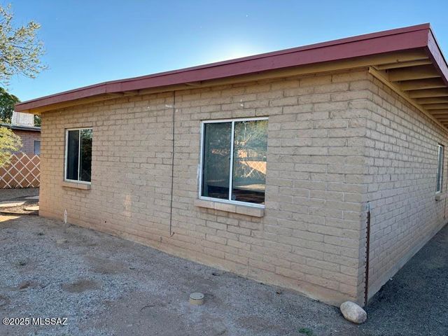 2742 N Fair Oaks Avenue, Tucson, AZ 85712