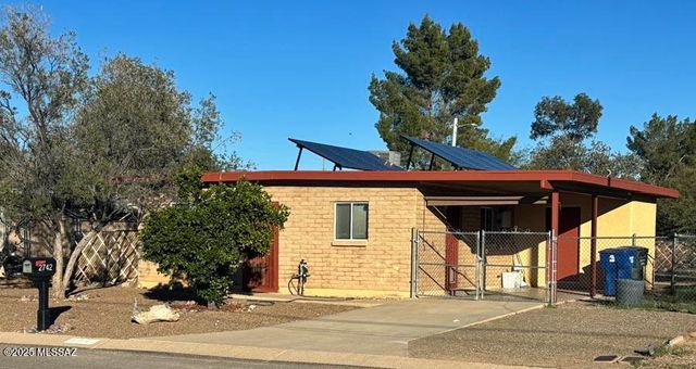 2742 N Fair Oaks Avenue, Tucson, AZ 85712