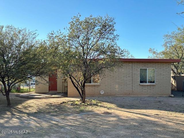 2742 N Fair Oaks Avenue, Tucson, AZ 85712