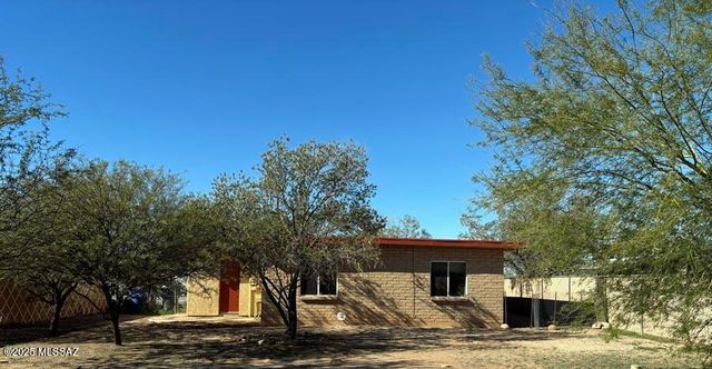 2742 N Fair Oaks Avenue, Tucson, AZ 85712