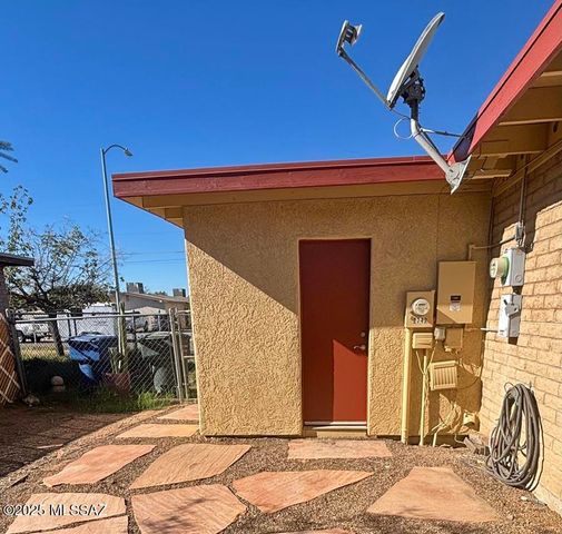 2742 N Fair Oaks Avenue, Tucson, AZ 85712