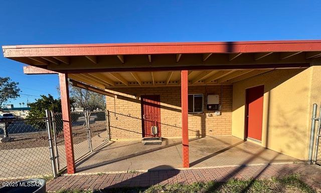 2742 N Fair Oaks Avenue, Tucson, AZ 85712