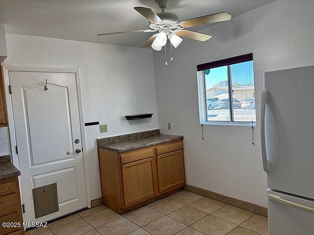 2742 N Fair Oaks Avenue, Tucson, AZ 85712