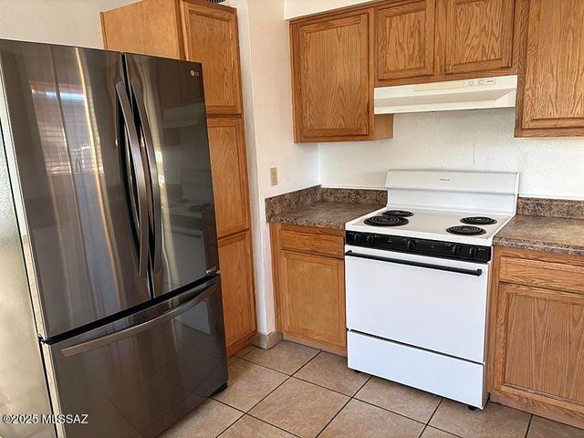 2742 N Fair Oaks Avenue, Tucson, AZ 85712