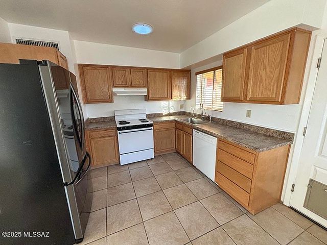 2742 N Fair Oaks Avenue, Tucson, AZ 85712