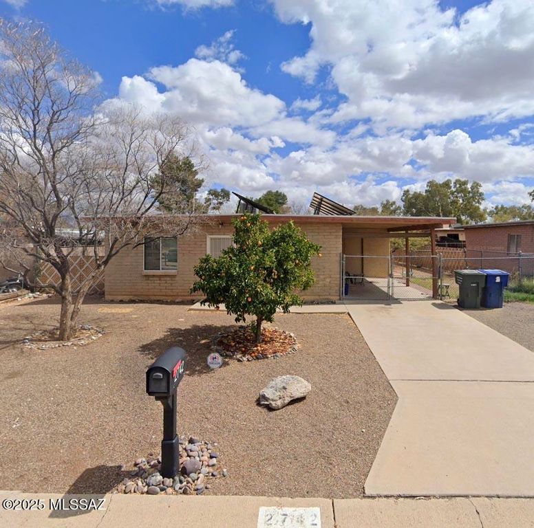 2742 N Fair Oaks Avenue, Tucson, AZ 85712