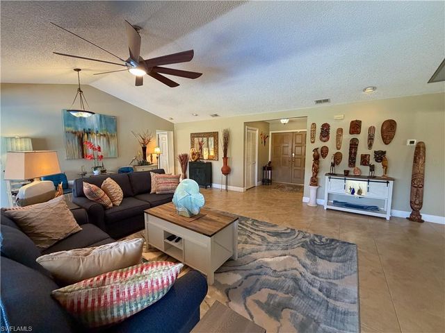 611 SE 20th PL, Cape Coral, FL 33990