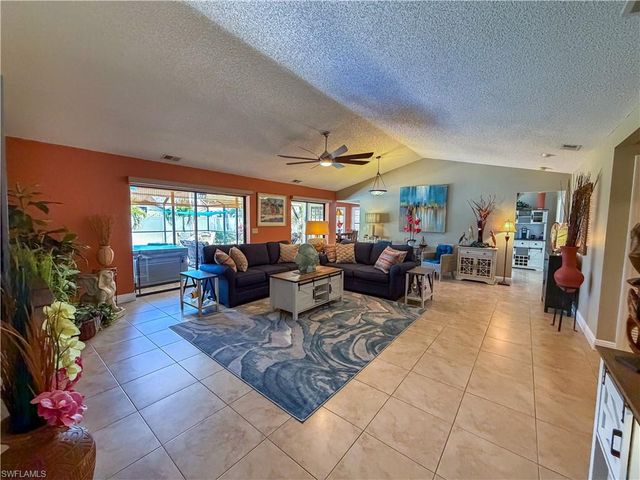 611 SE 20th PL, Cape Coral, FL 33990
