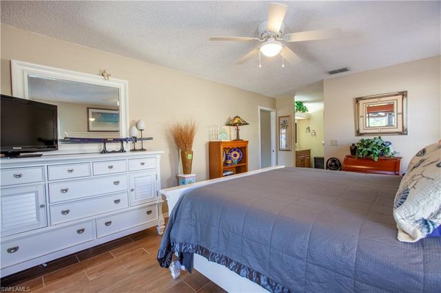 611 SE 20th PL, Cape Coral, FL 33990