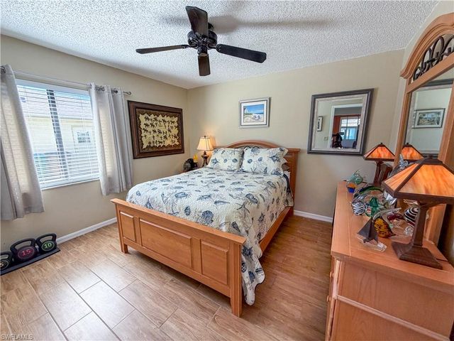 611 SE 20th PL, Cape Coral, FL 33990