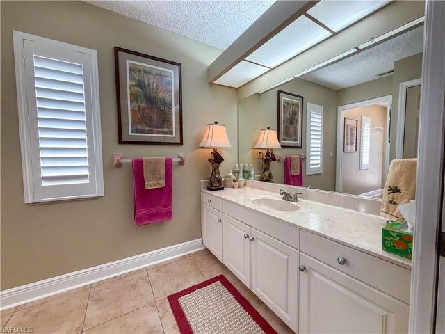 611 SE 20th PL, Cape Coral, FL 33990