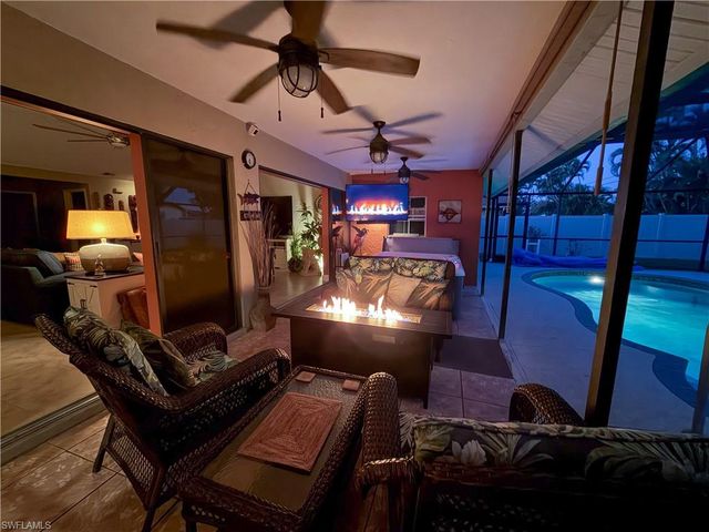 611 SE 20th PL, Cape Coral, FL 33990