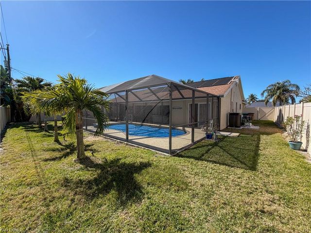 611 SE 20th PL, Cape Coral, FL 33990