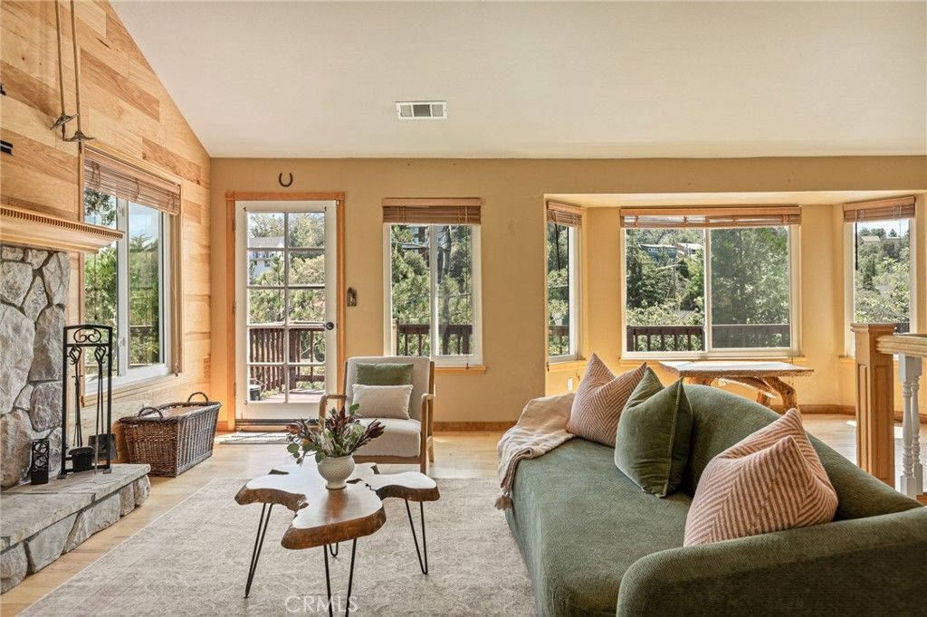 Image 4 of property listing at 1208 Aleutian, Lake Arrowhead, CA 92352
