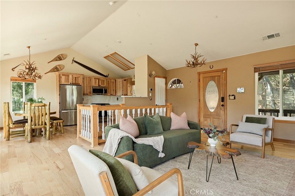 Image 6 of property listing at 1208 Aleutian, Lake Arrowhead, CA 92352