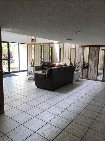 210 Lakeview Dr 207, Weston, FL 33326
