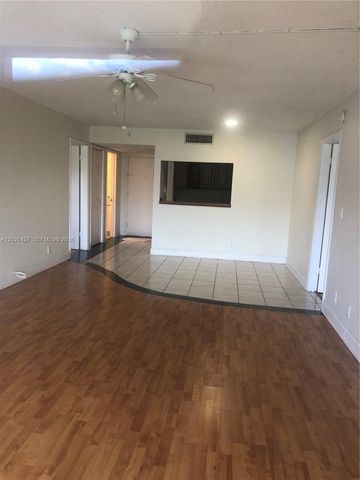 210 Lakeview Dr 207, Weston, FL 33326