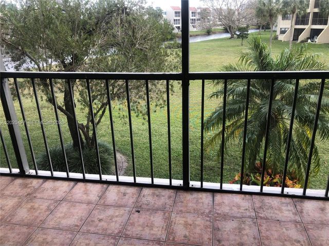 210 Lakeview Dr 207, Weston, FL 33326