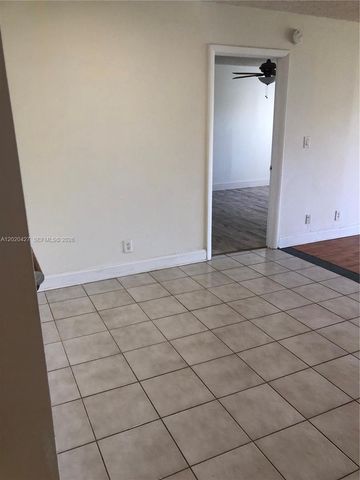 210 Lakeview Dr 207, Weston, FL 33326
