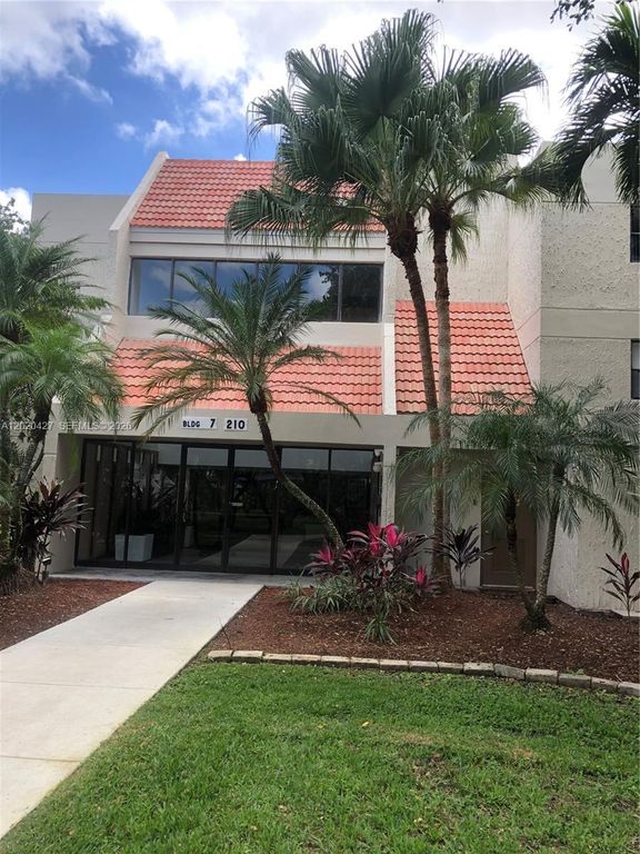 210 Lakeview Dr 207, Weston, FL 33326