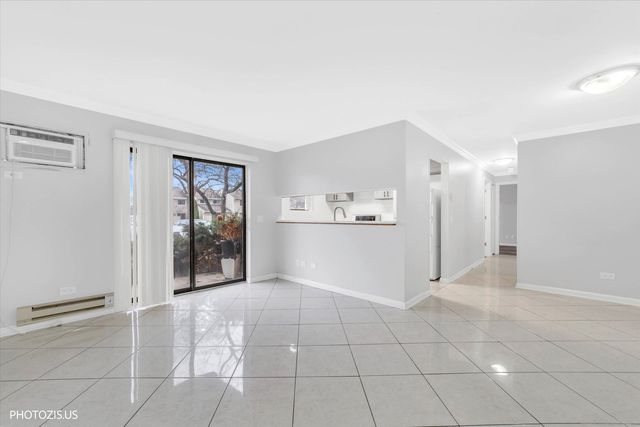 1225 N Winslowe Drive 101, Palatine, IL 60067