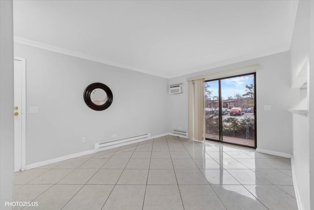 1225 N Winslowe Drive 101, Palatine, IL 60067