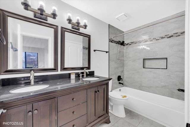 1225 N Winslowe Drive 101, Palatine, IL 60067