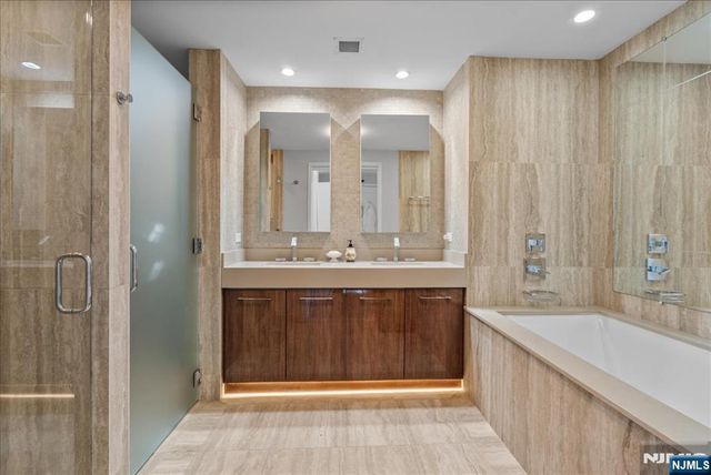 1200 Avenue Port Imp 705, Weehawken, NJ 07086