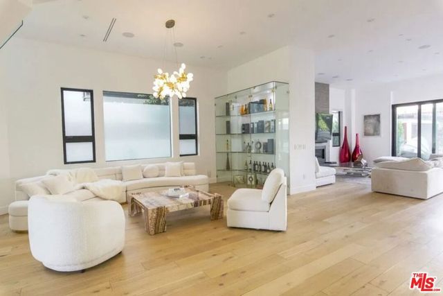 748 N Detroit Street, Los Angeles, CA 90046