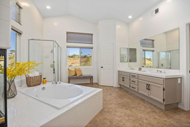 5056 Corte Alacante, Oceanside, CA 92057