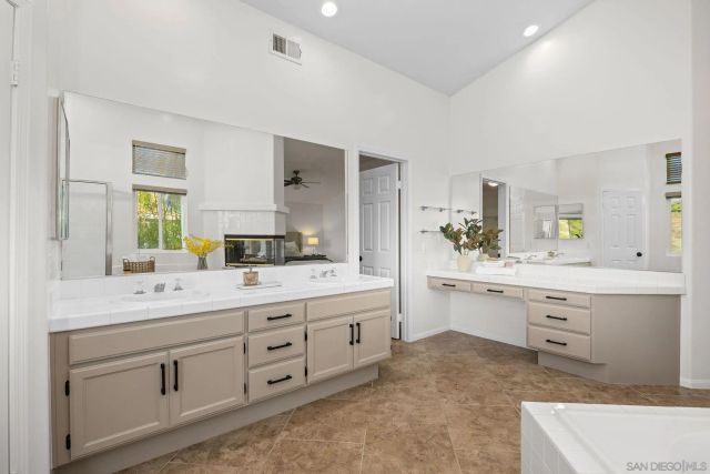 5056 Corte Alacante, Oceanside, CA 92057