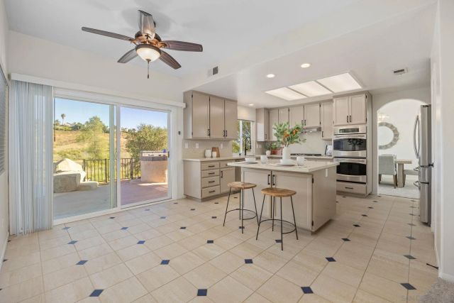 5056 Corte Alacante, Oceanside, CA 92057