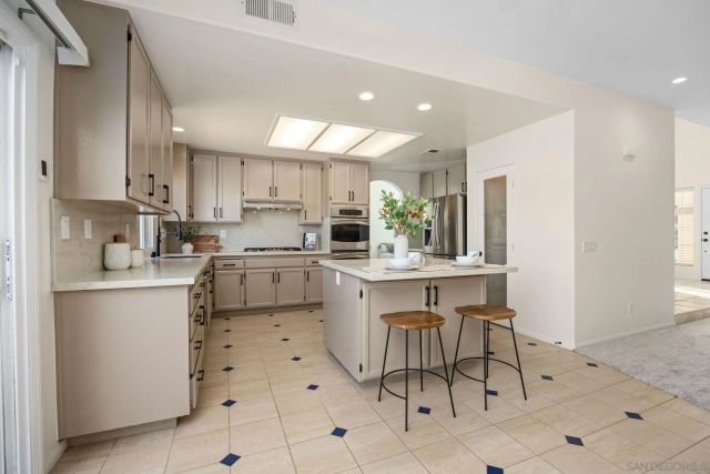 5056 Corte Alacante, Oceanside, CA 92057