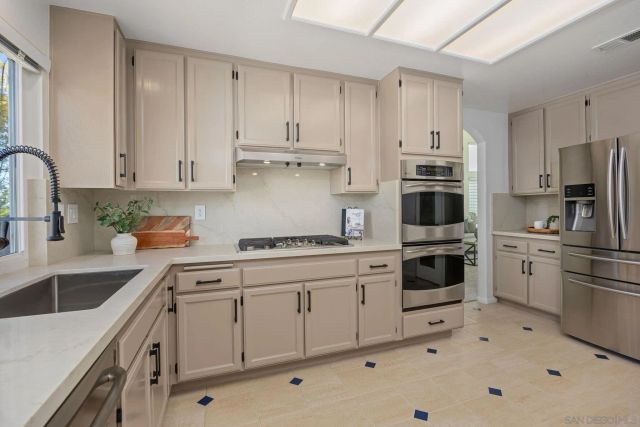 5056 Corte Alacante, Oceanside, CA 92057