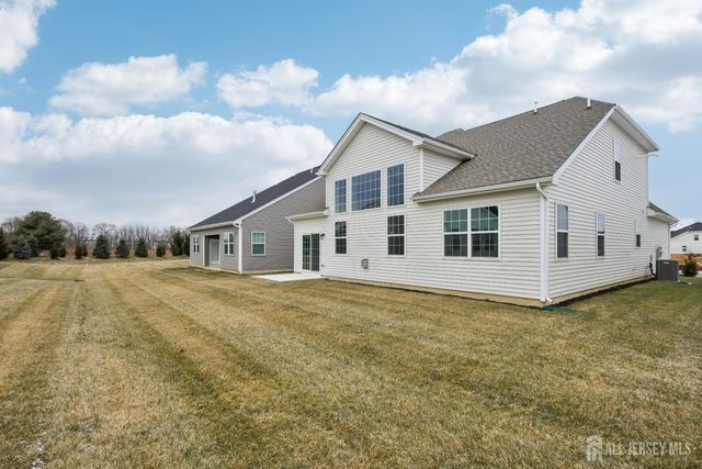 68 Fillmore Drive, Monroe, NJ 08831