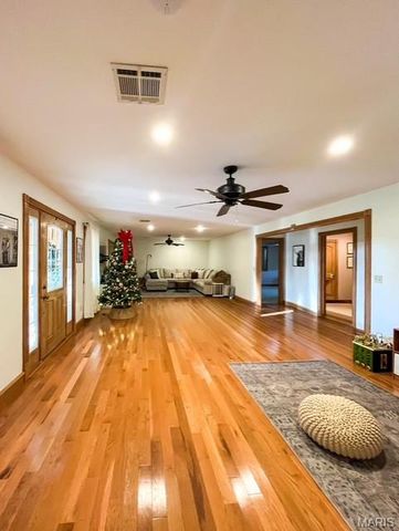 22380 State Route P, St James, MO 65559