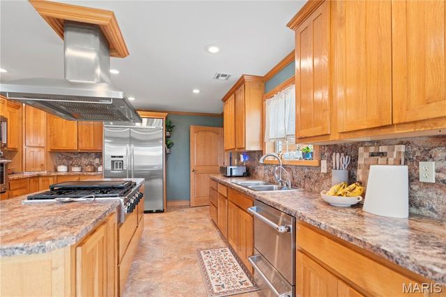 22380 State Route P, St James, MO 65559