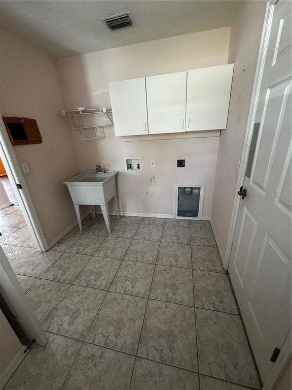 Image 14 of property listing at 144 COSTA MESA DRIVE, Lady Lake, FL 32159