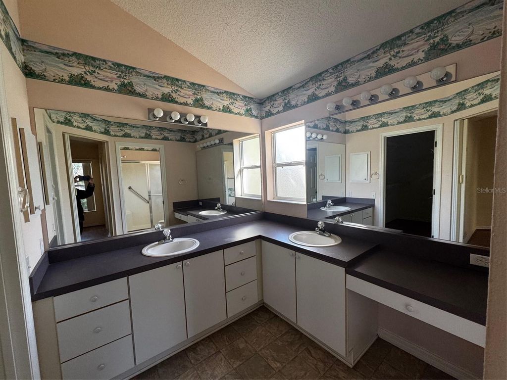 Image 9 of property listing at 144 COSTA MESA DRIVE, Lady Lake, FL 32159