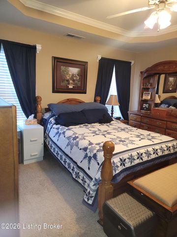 10614 Waycross Ave, Louisville, KY 40229